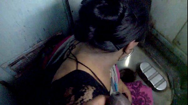 Indian aunty giving blowjob in train