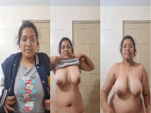 Indian Mallu Bhabhi Showing Her Huge Boobs