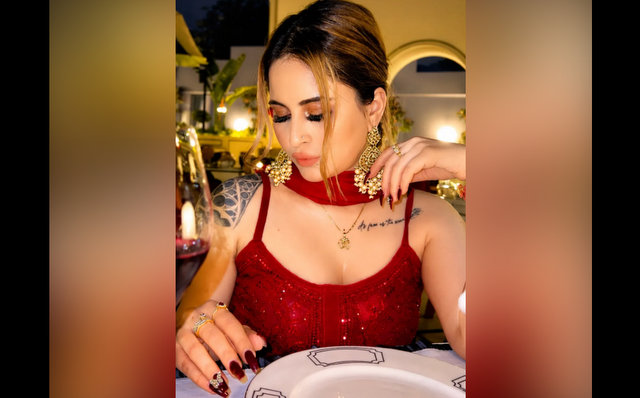 Mansi aka Magician Girl Nude XXX Teasing & Showing Tits To Fans On Tango Live