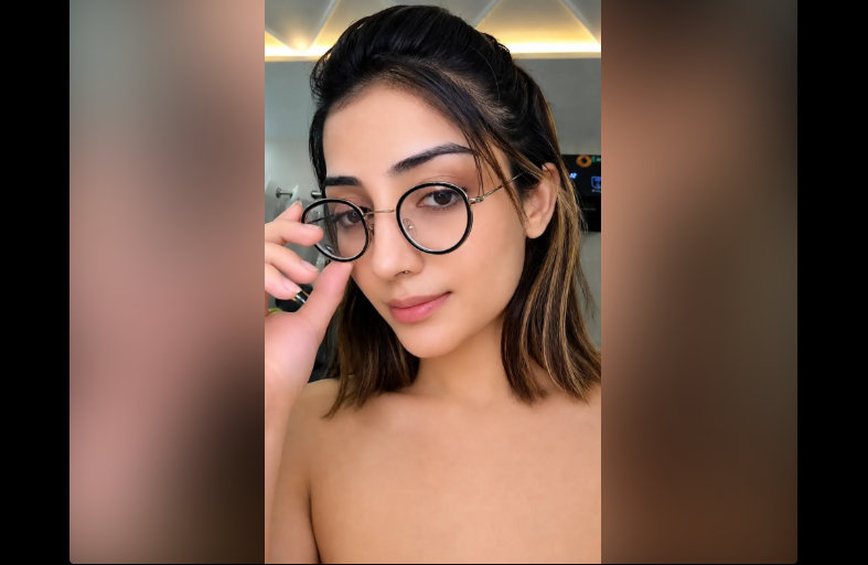 Mishoo Khalifa Nude XXX Leaked Showing Big Tits and Rubbing Her Pink Pussy on Tango Live