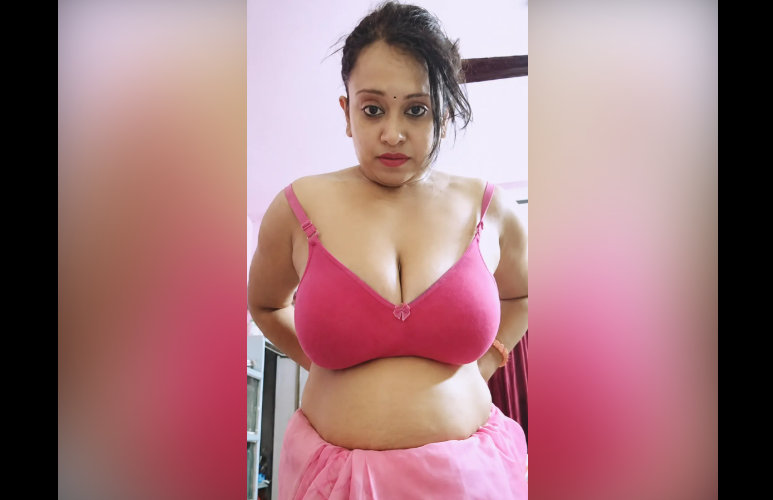 Desi Bhabhi nude xxx Stripping Changing Clothes & Showing huge tits on cam