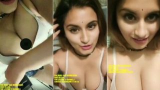Gunjan Aras nude xxx leaked first time Tango Topless boobs tease live